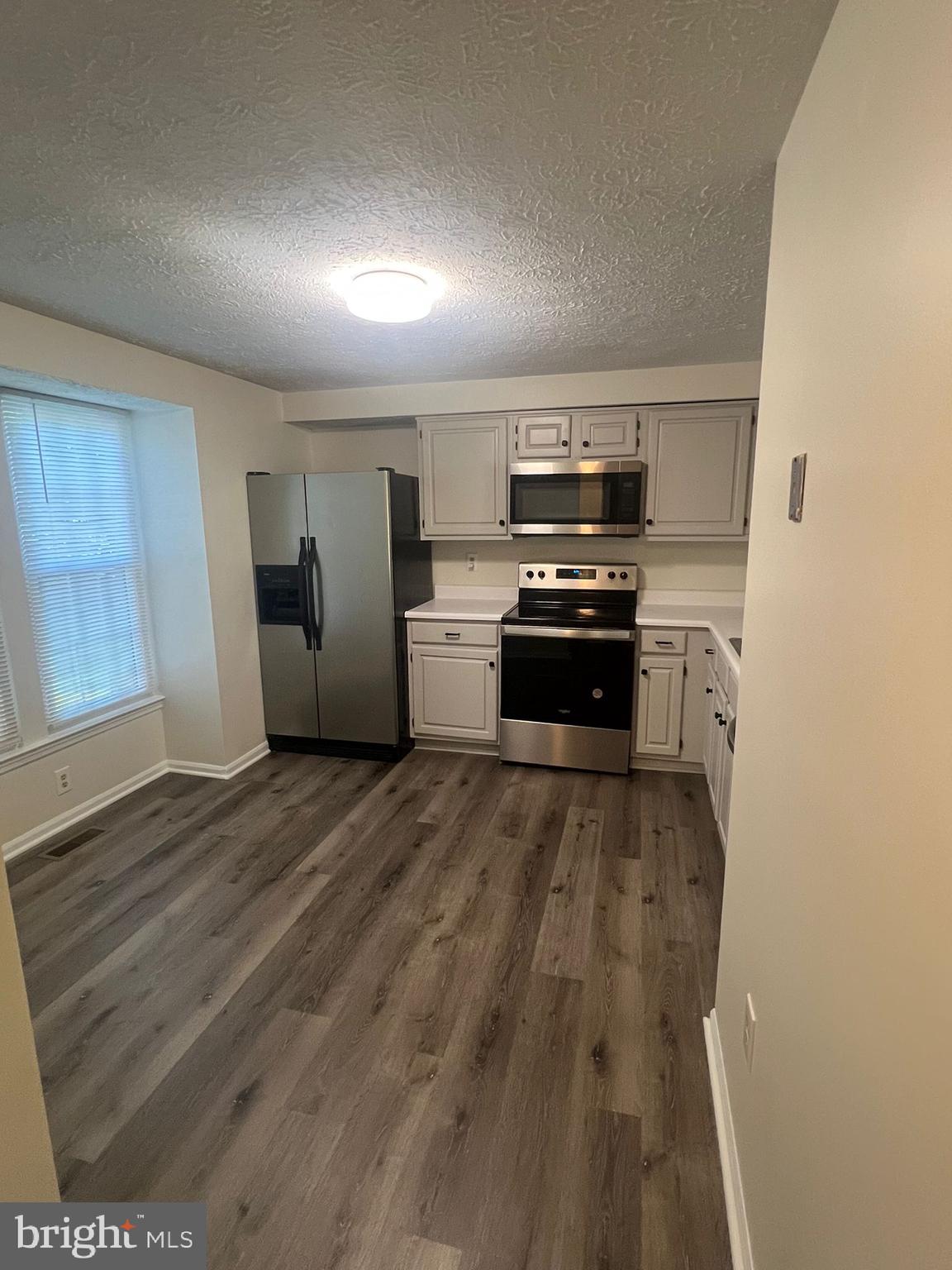 PARKVIEW TRAIL - Residential Lease