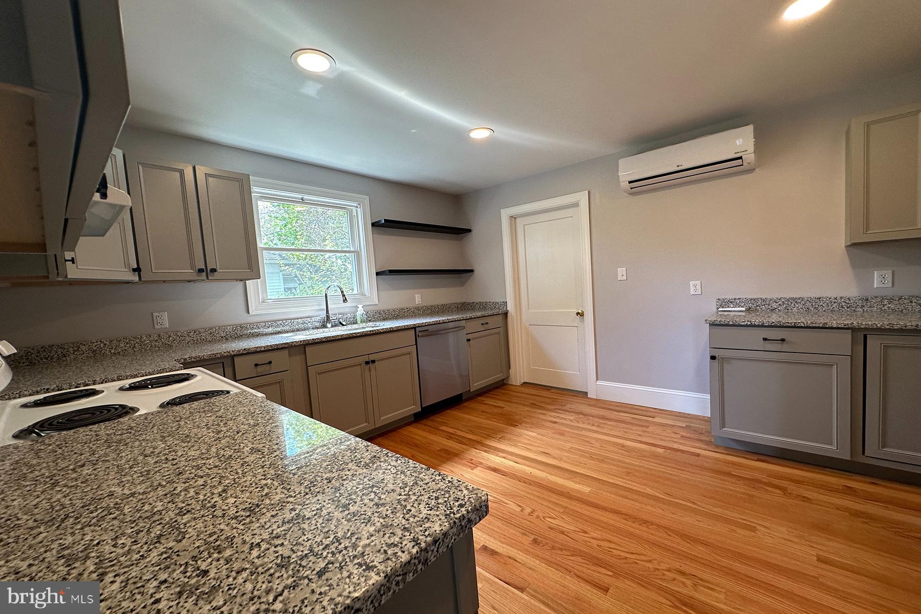 EASTON - Residential Lease