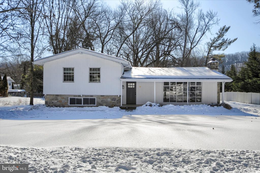 Photo of 958 Longview Road, KING OF PRUSSIA, PA 19406 (MLS # PAMC2166470)