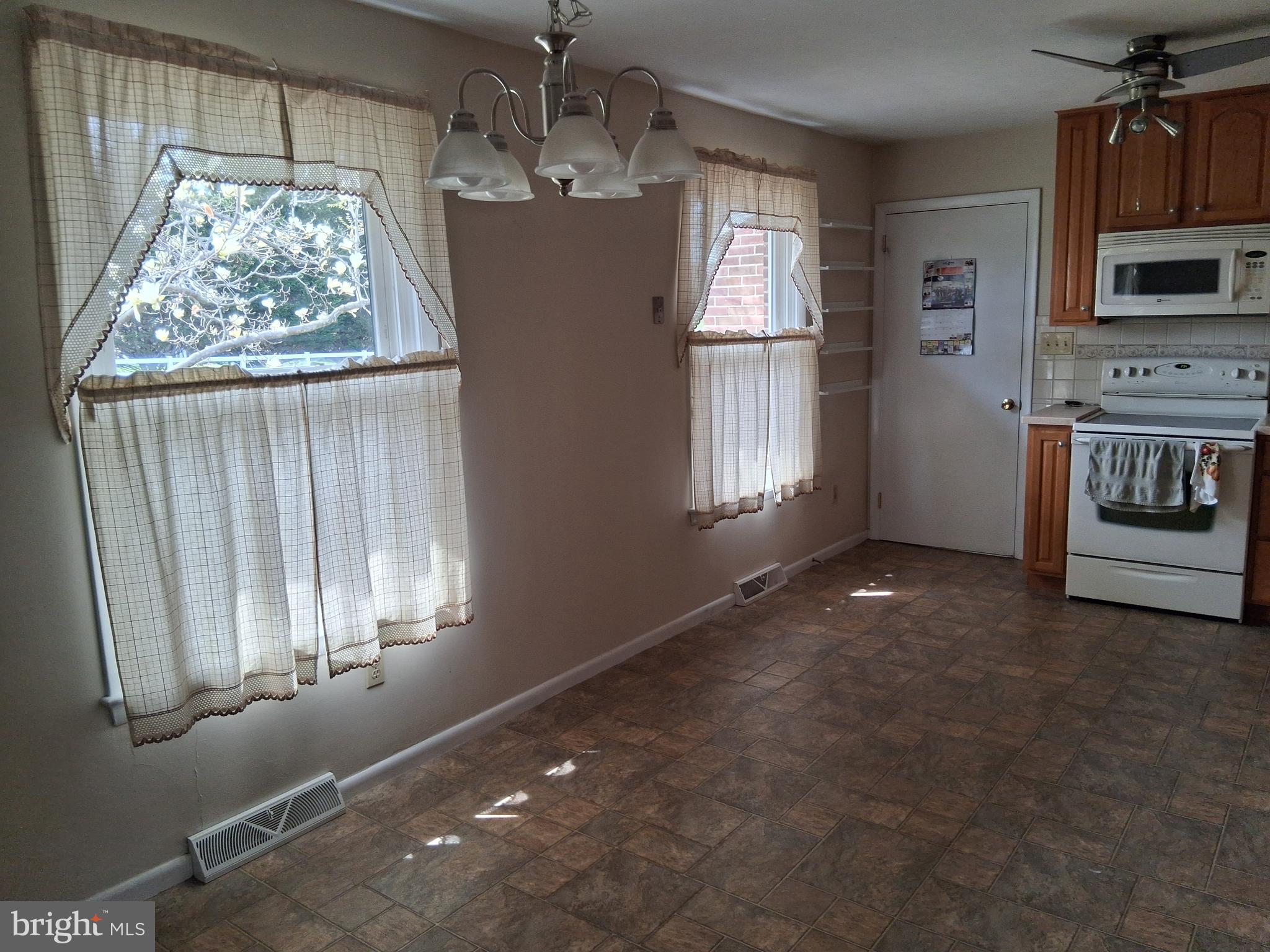 GLENDA CREST - Residential