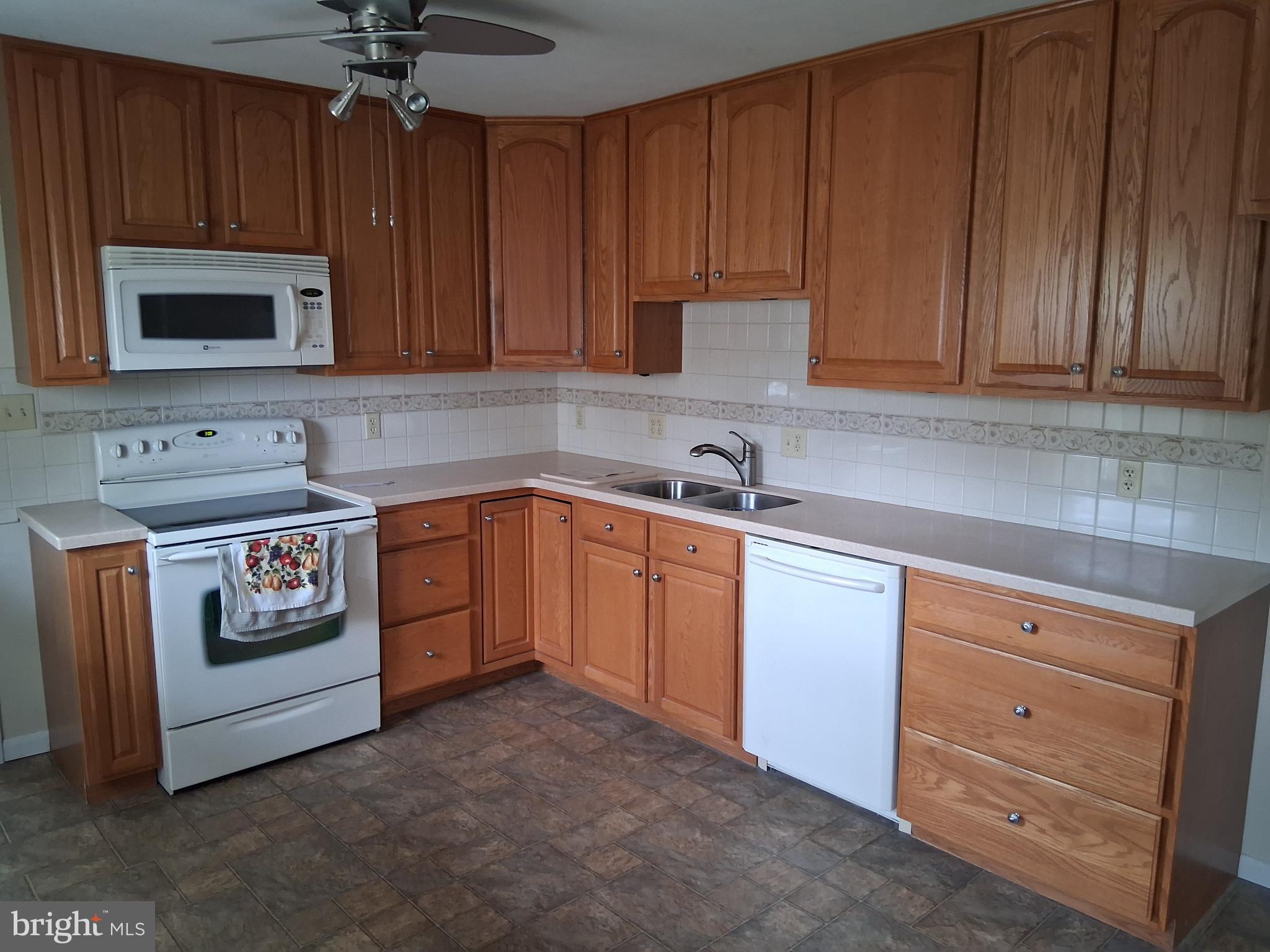 GLENDA CREST - Residential