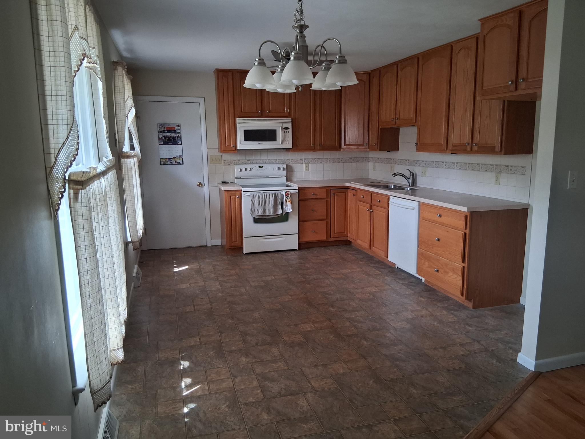 GLENDA CREST - Residential