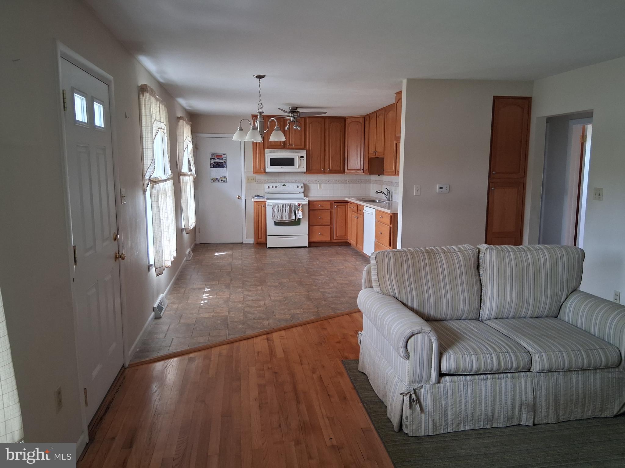 GLENDA CREST - Residential