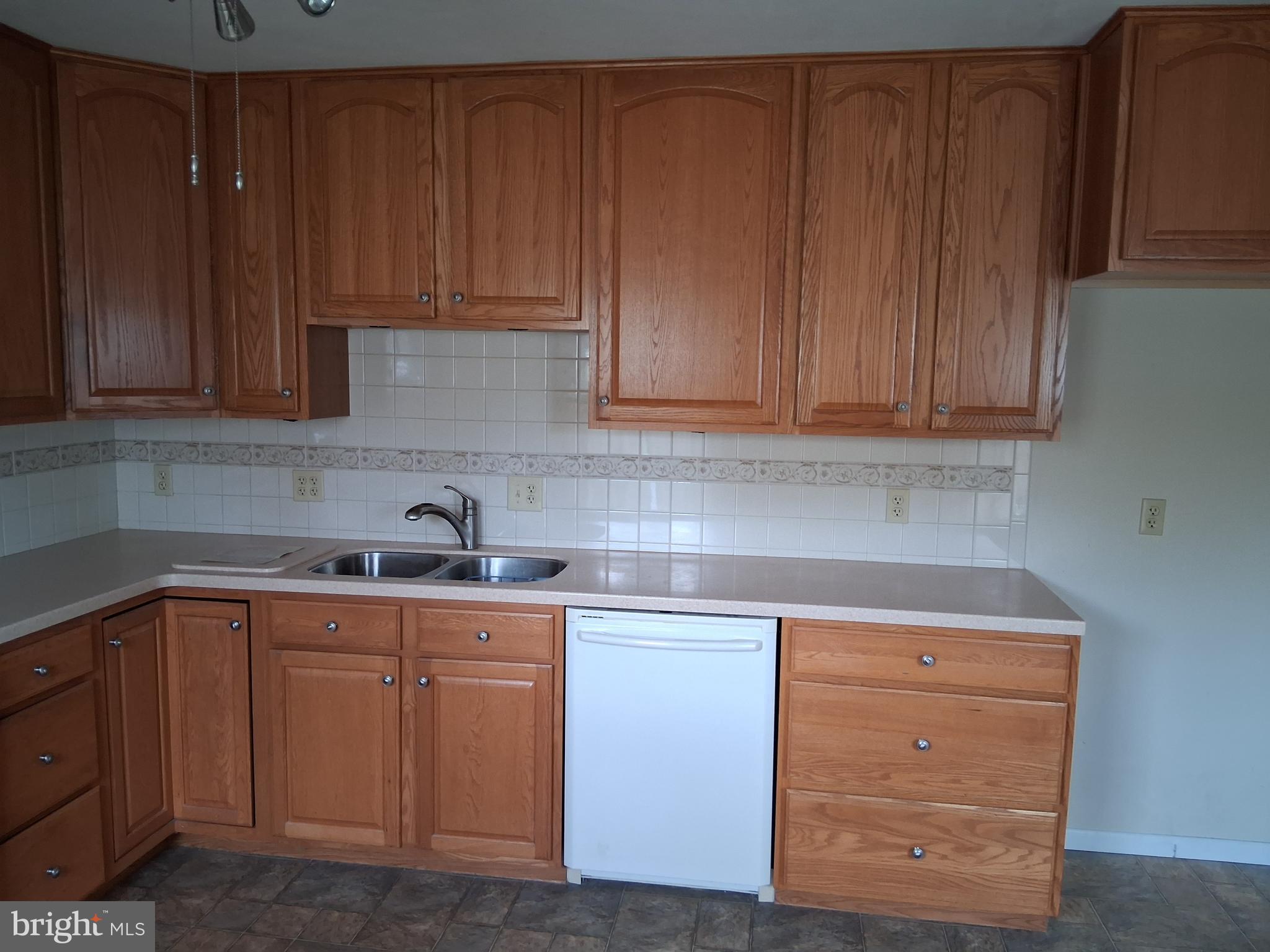 GLENDA CREST - Residential