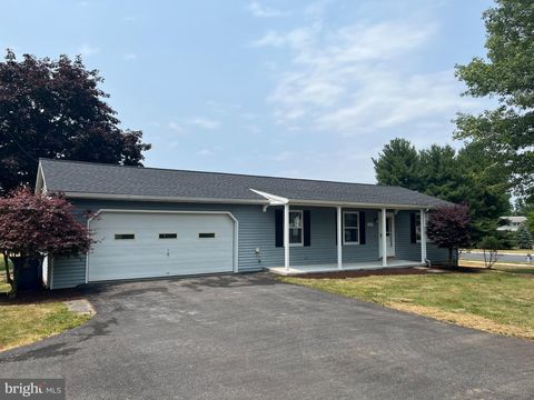 Photo of 189 MAYTOWN RD, ELIZABETHTOWN, PA 17022 (MLS # PALA2035800)