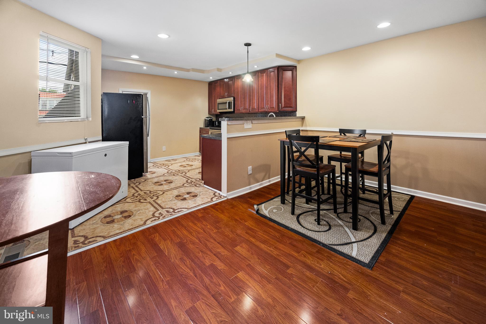 WEST OAK LANE - Residential