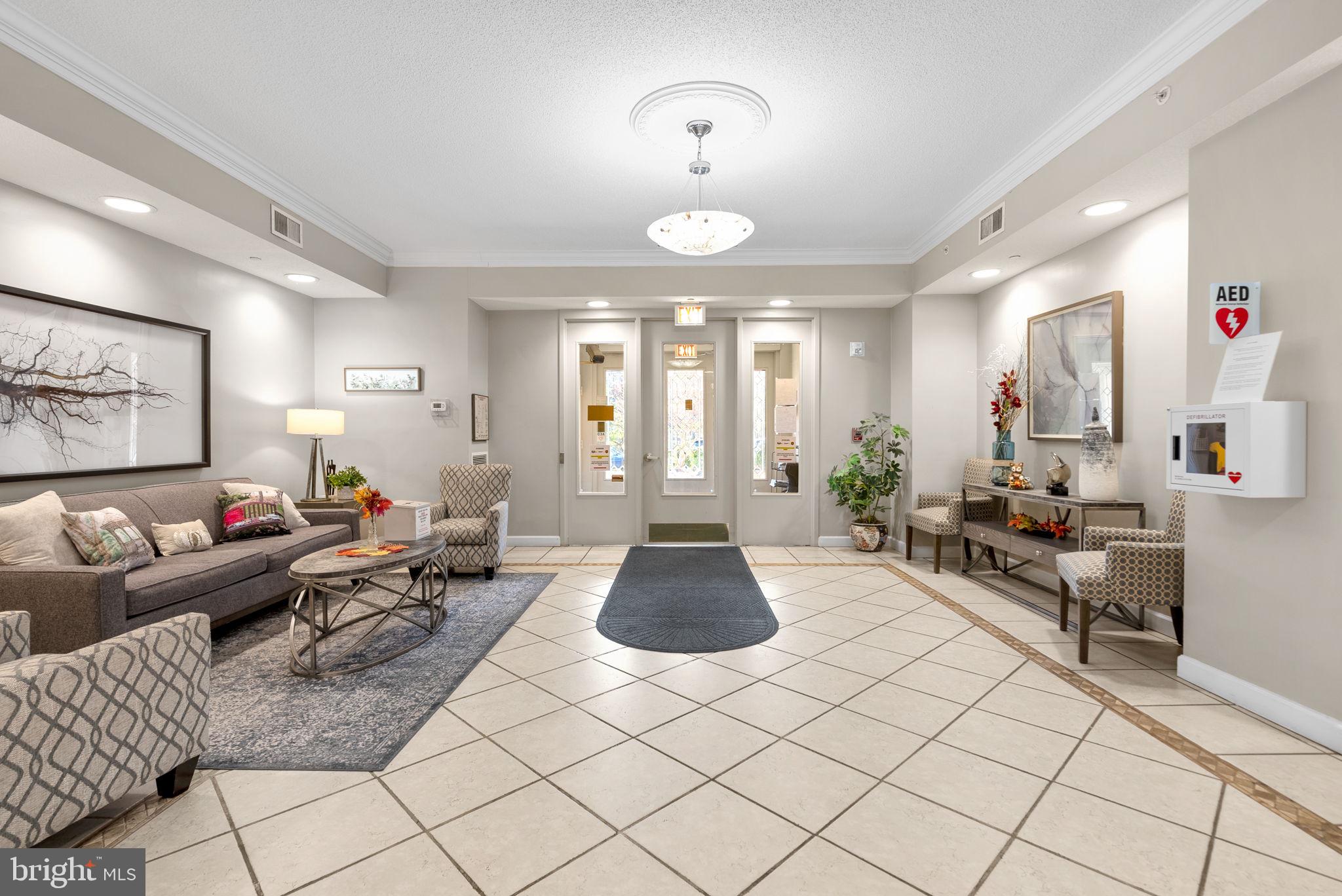 TURNBERRY COURTS AT LEIS - Residential