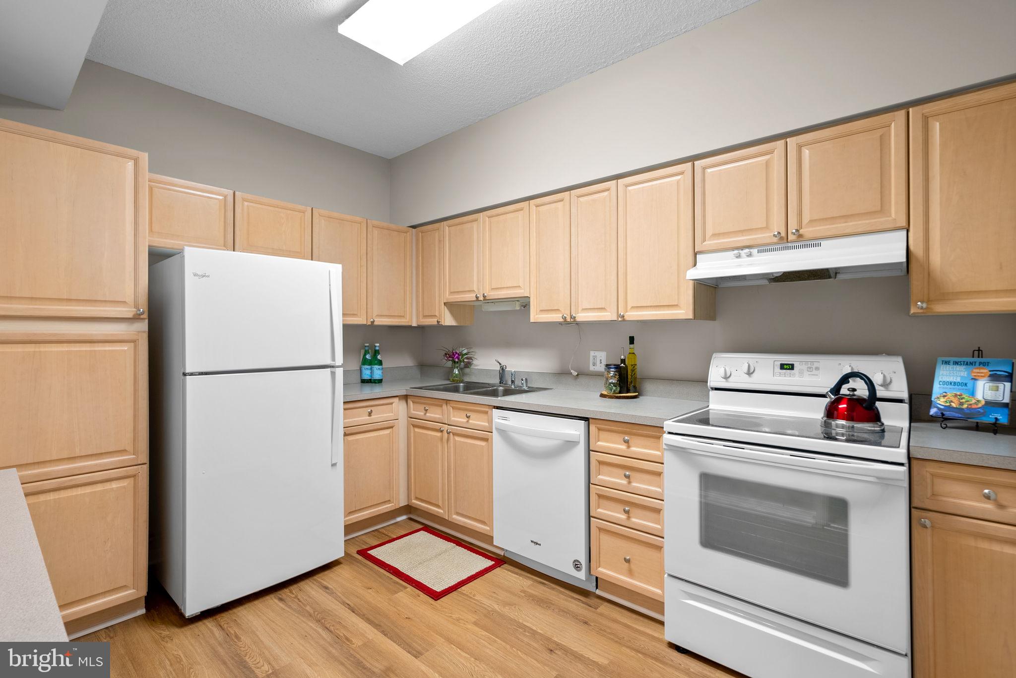 TURNBERRY COURTS AT LEIS - Residential