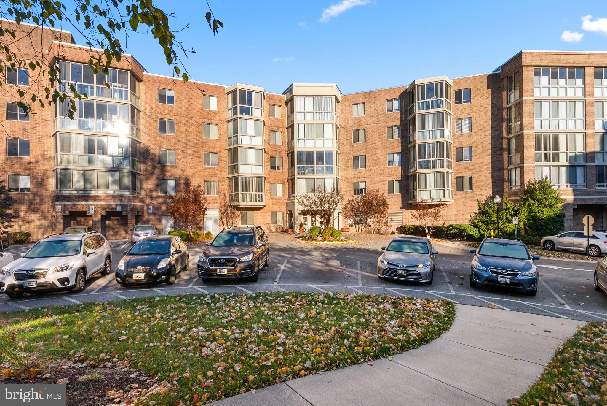 TURNBERRY COURTS AT LEIS - Residential