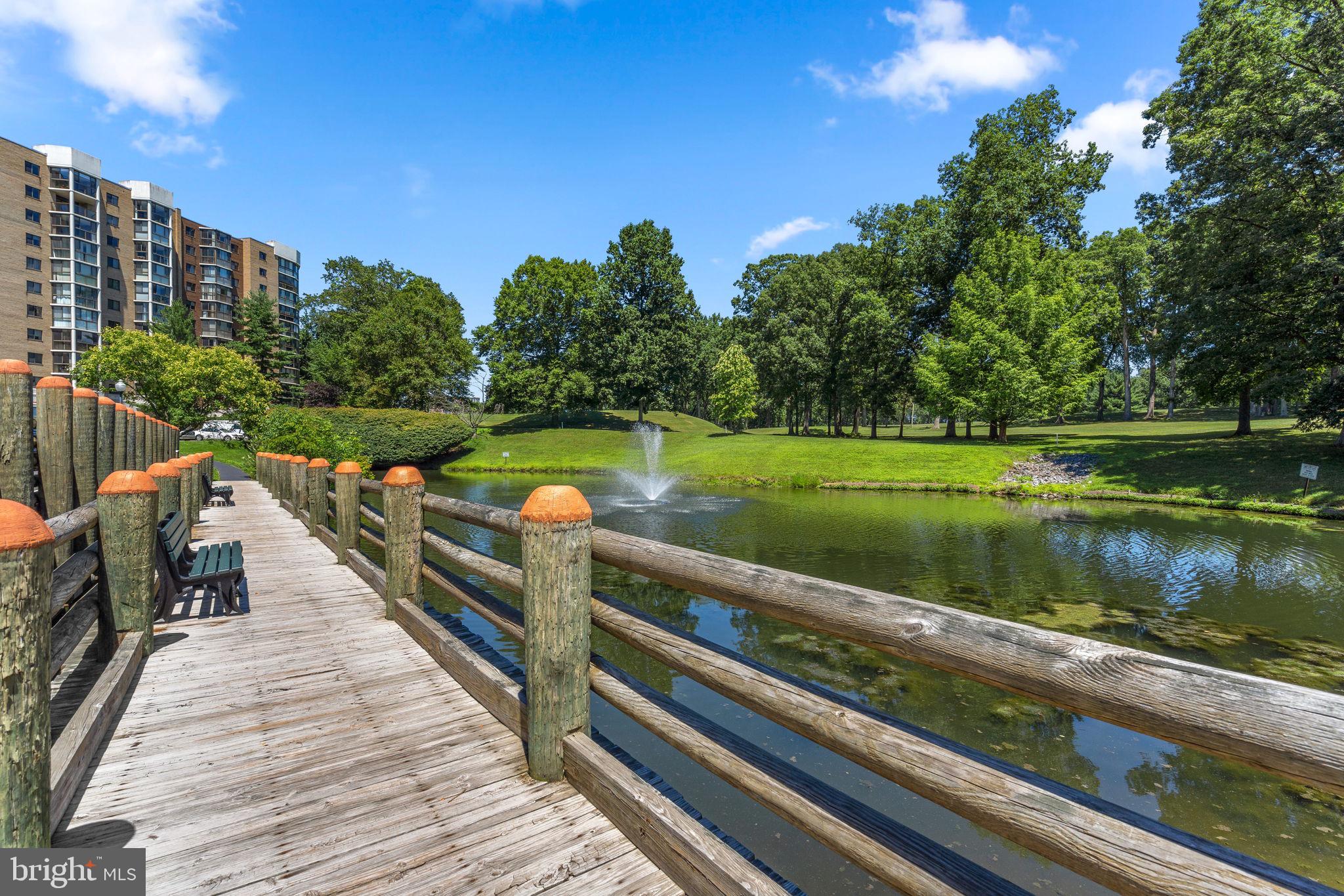 TURNBERRY COURTS AT LEIS - Residential