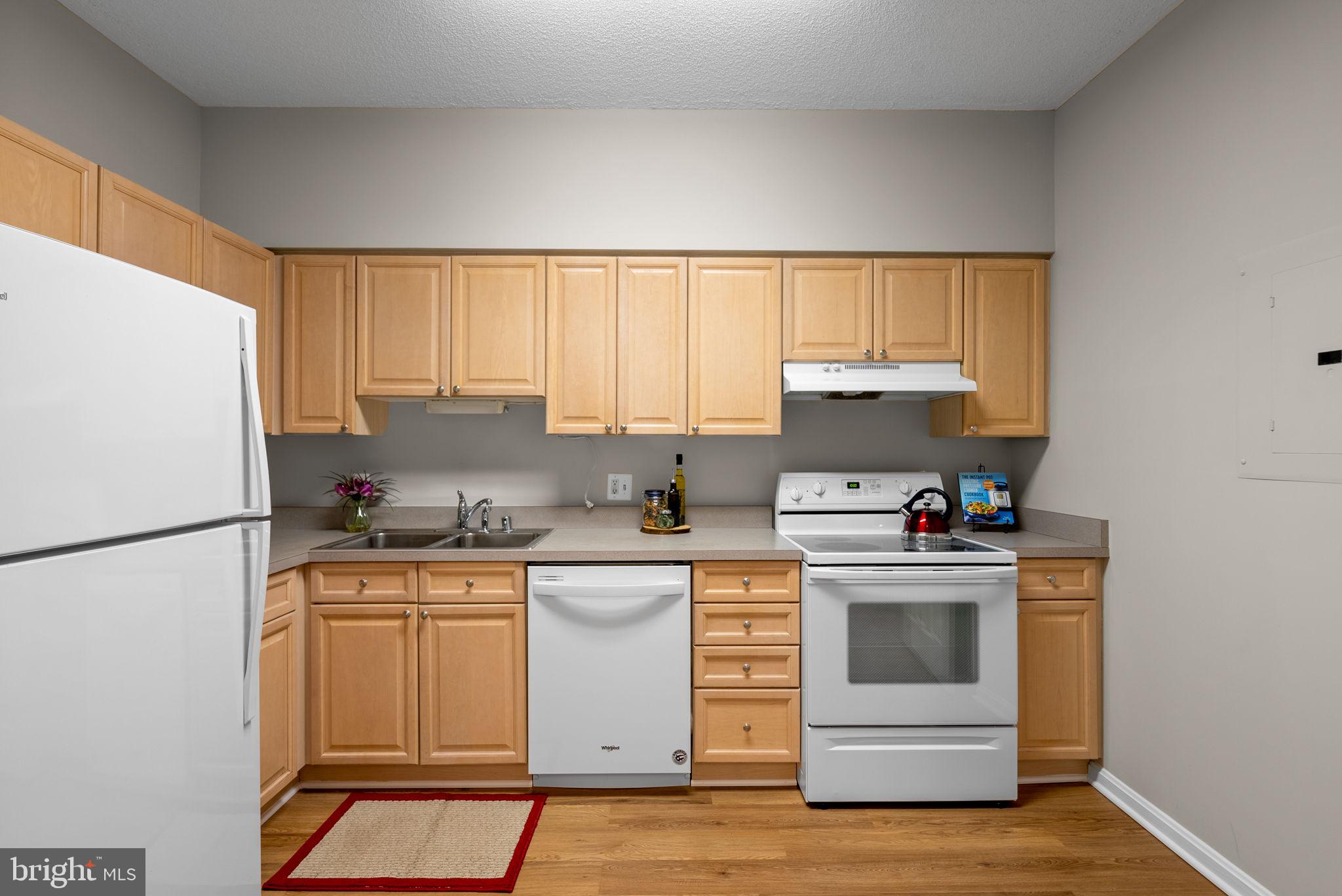 TURNBERRY COURTS AT LEIS - Residential