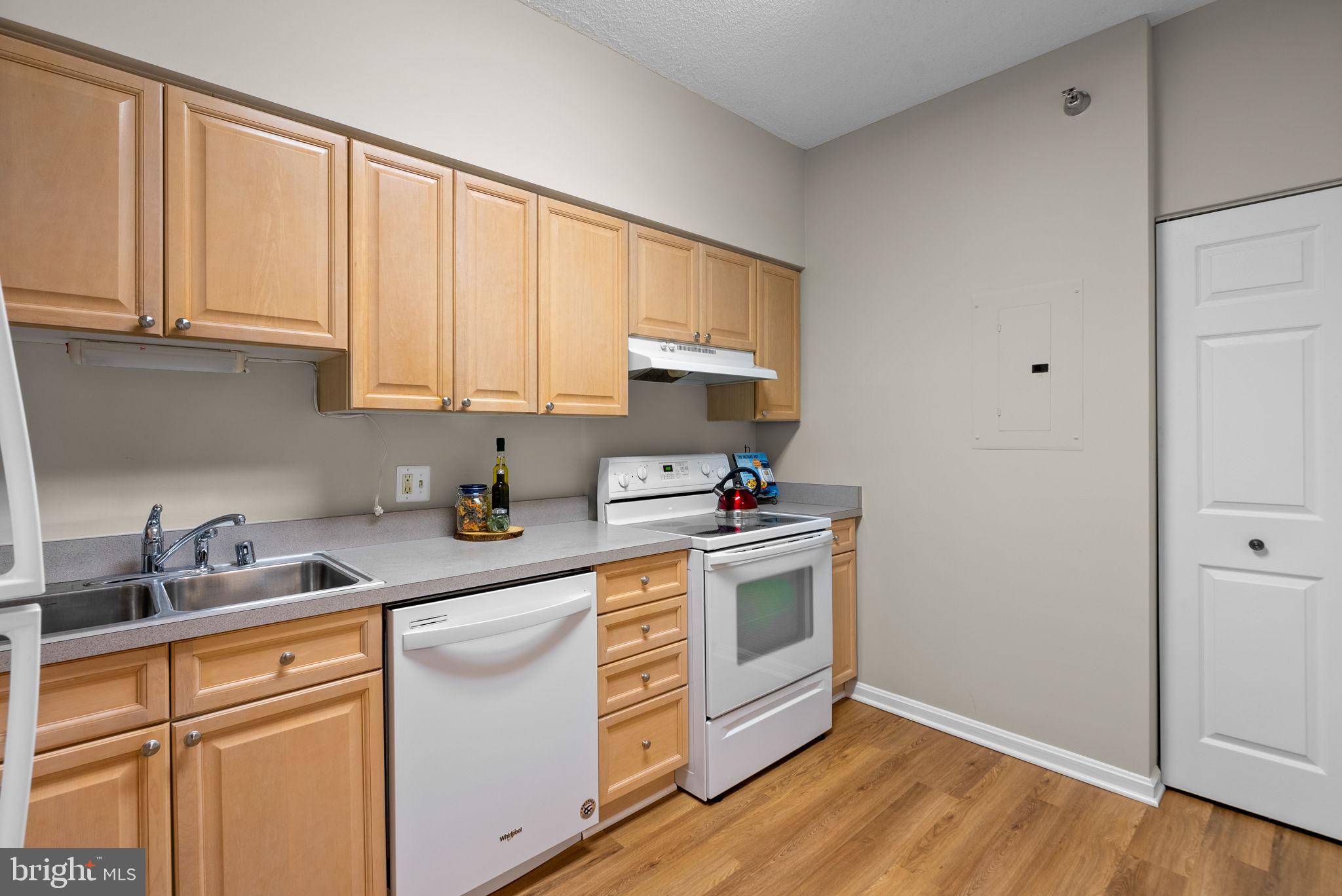 TURNBERRY COURTS AT LEIS - Residential