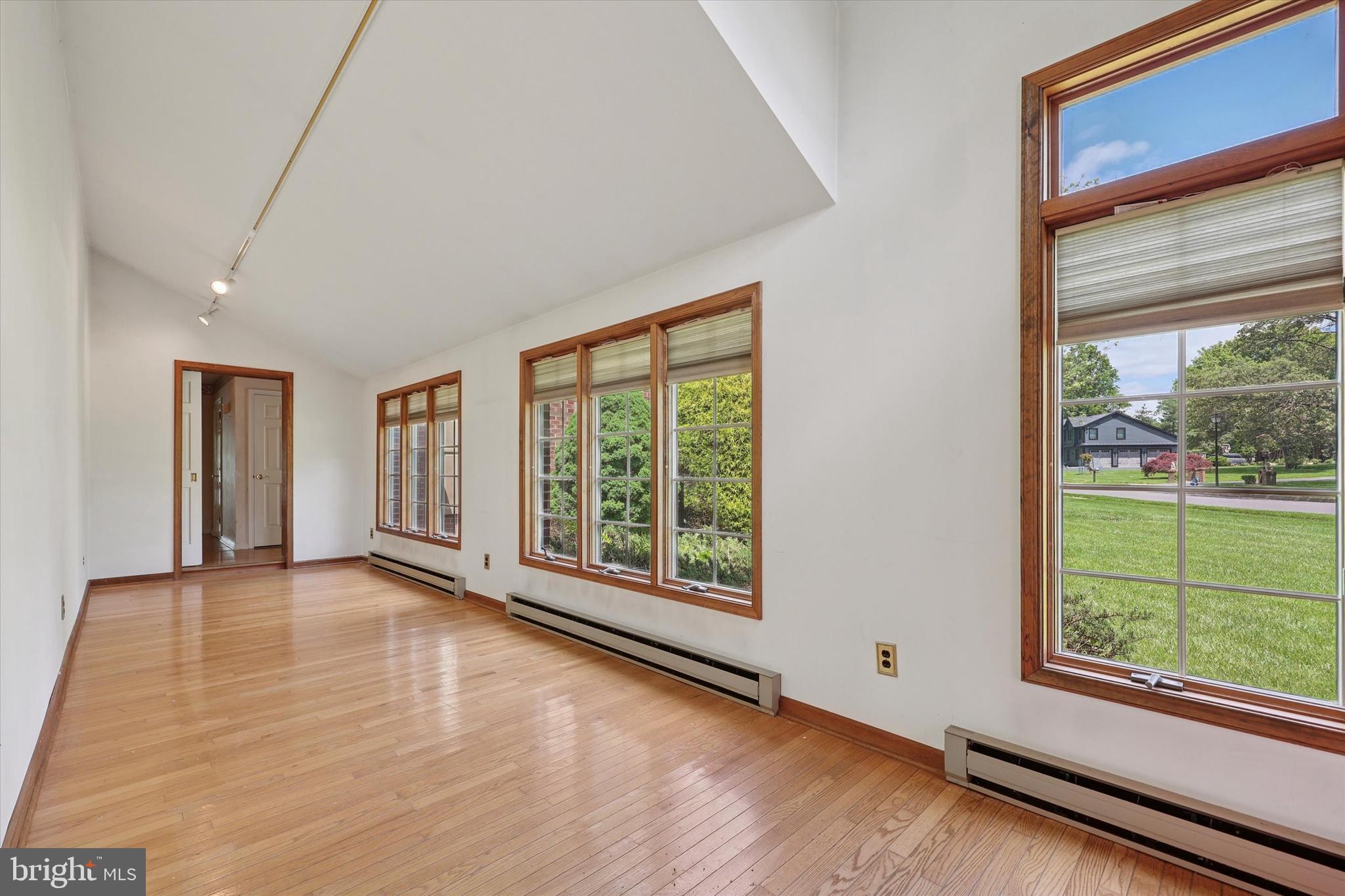 1536 FULTON DRIVE
