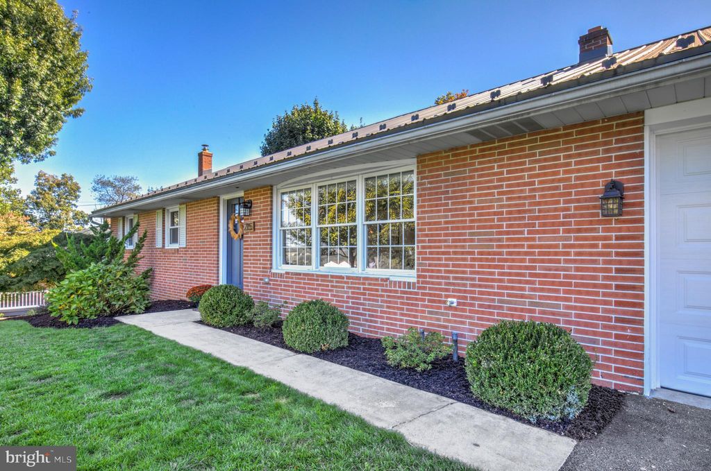 Photo of 215 Snavely Mill Road, LITITZ, PA 17543 (MLS # PALA2078044)