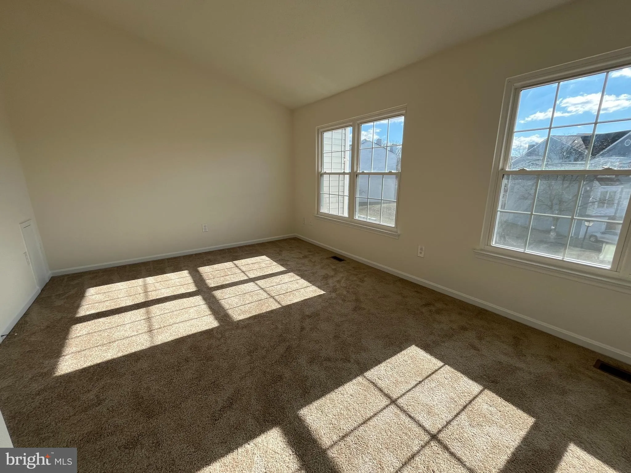 Greenbelt, Maryland 20770, United States, 3 Bedrooms Bedrooms, ,4 BathroomsBathrooms,Residential,Pending,30435