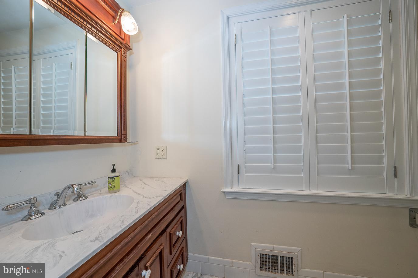 GLADWYNE - Residential