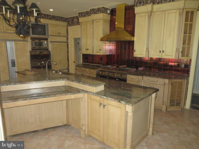 TWO POND ESTATES - Residential