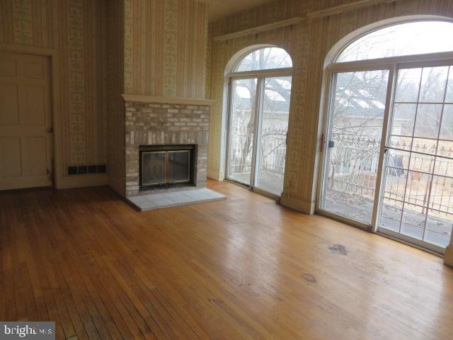 TWO POND ESTATES - Residential