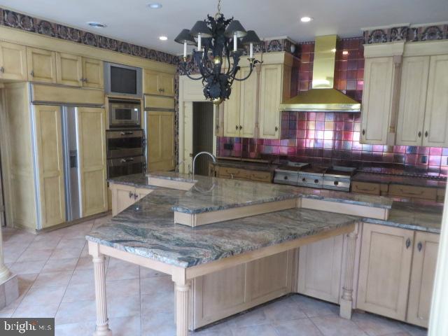 TWO POND ESTATES - Residential