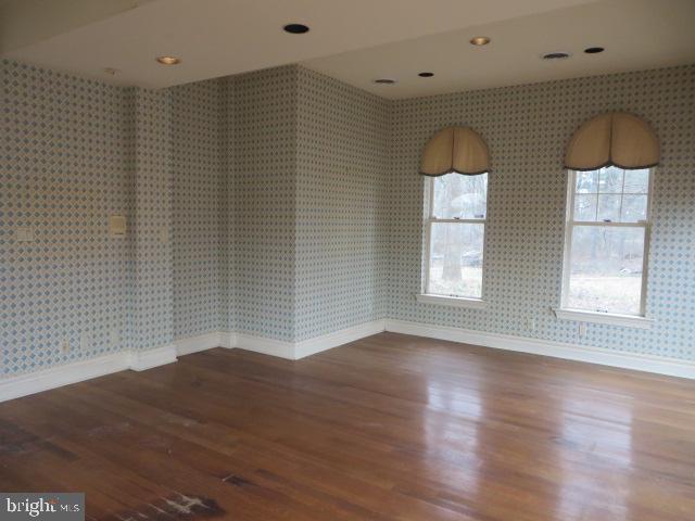 TWO POND ESTATES - Residential