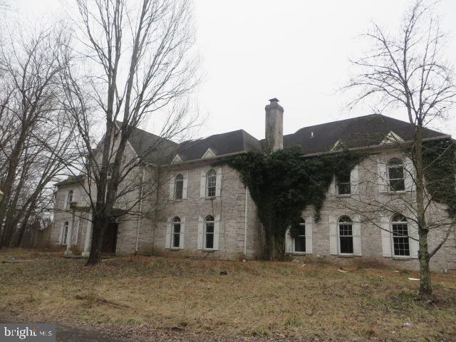 TWO POND ESTATES - Residential