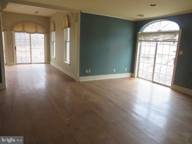 TWO POND ESTATES - Residential