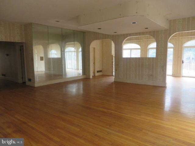 TWO POND ESTATES - Residential