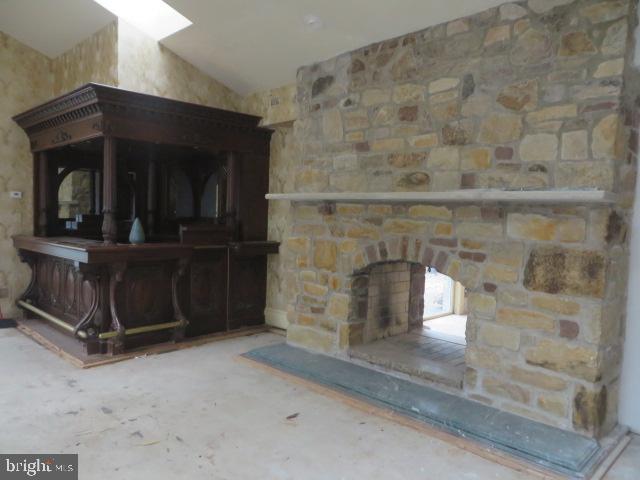 TWO POND ESTATES - Residential