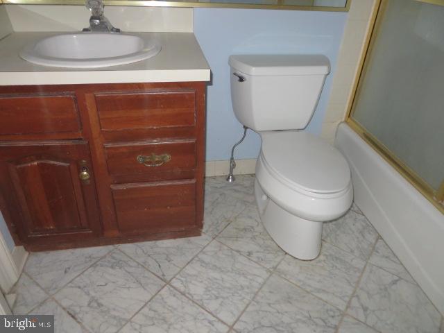 TWO POND ESTATES - Residential