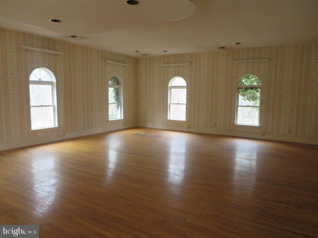 TWO POND ESTATES - Residential