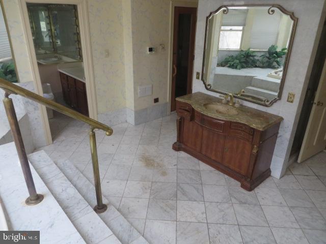 TWO POND ESTATES - Residential