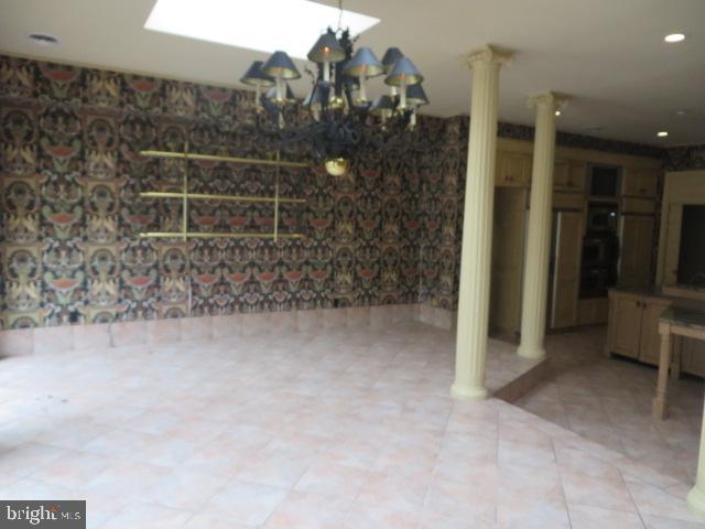 TWO POND ESTATES - Residential