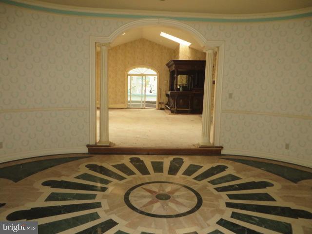 TWO POND ESTATES - Residential