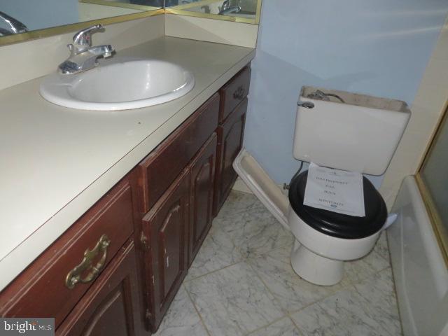 TWO POND ESTATES - Residential