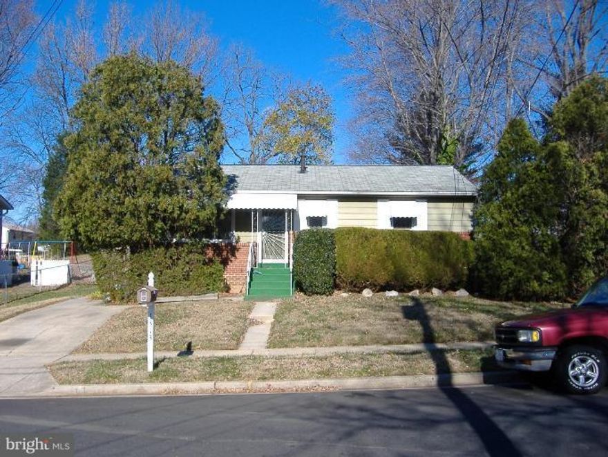 QUIET LOCATION, NICE SIZE 3 BEDROOM, OPEN KITCHEN, REFINISHED WOOD FLOORS,  HUGE BASEMENT FOR ADDITIONAL LIVING SPACE... AVAILABLE IMMEDIATELY...LARGE REAR YARD.  APPLICATION FEE OF $50 PER  ADULT APPLICANT MADE OUT TO "PROACTIVE PROPERTY MANAGEMENT"