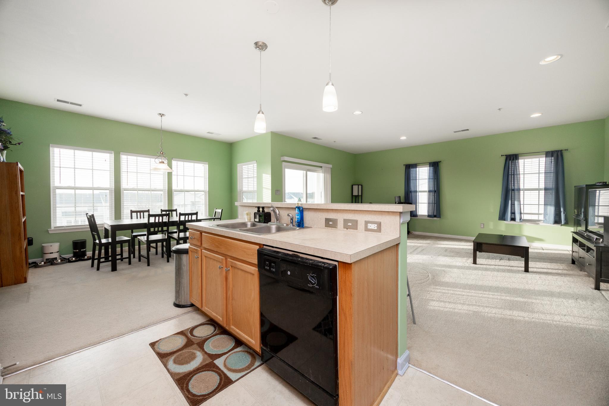 ROUND HILL - Residential