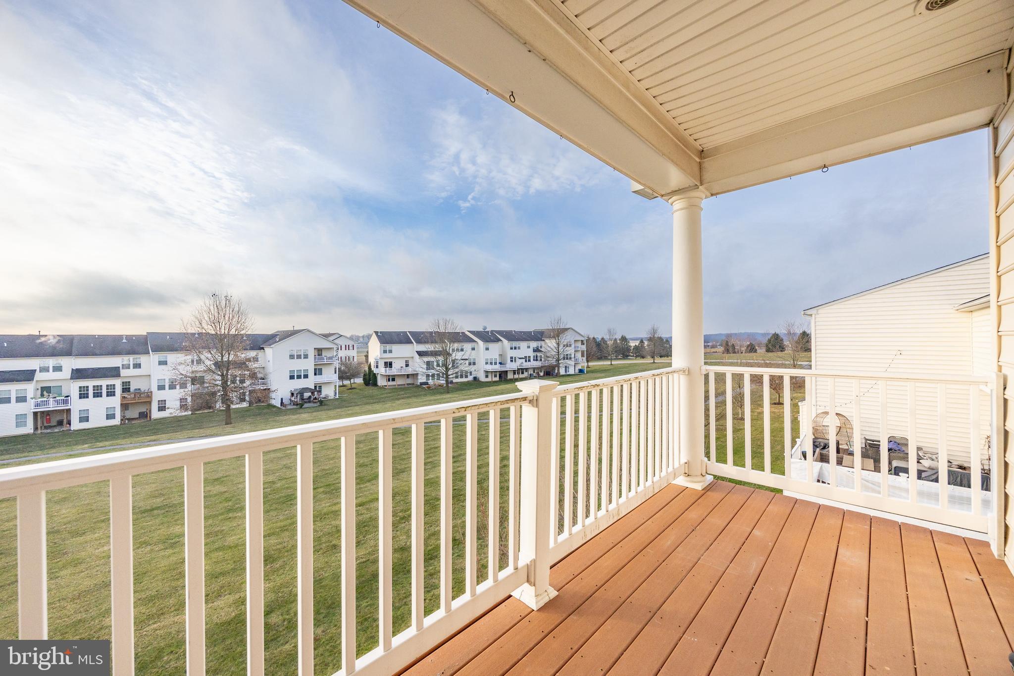 ROUND HILL - Residential