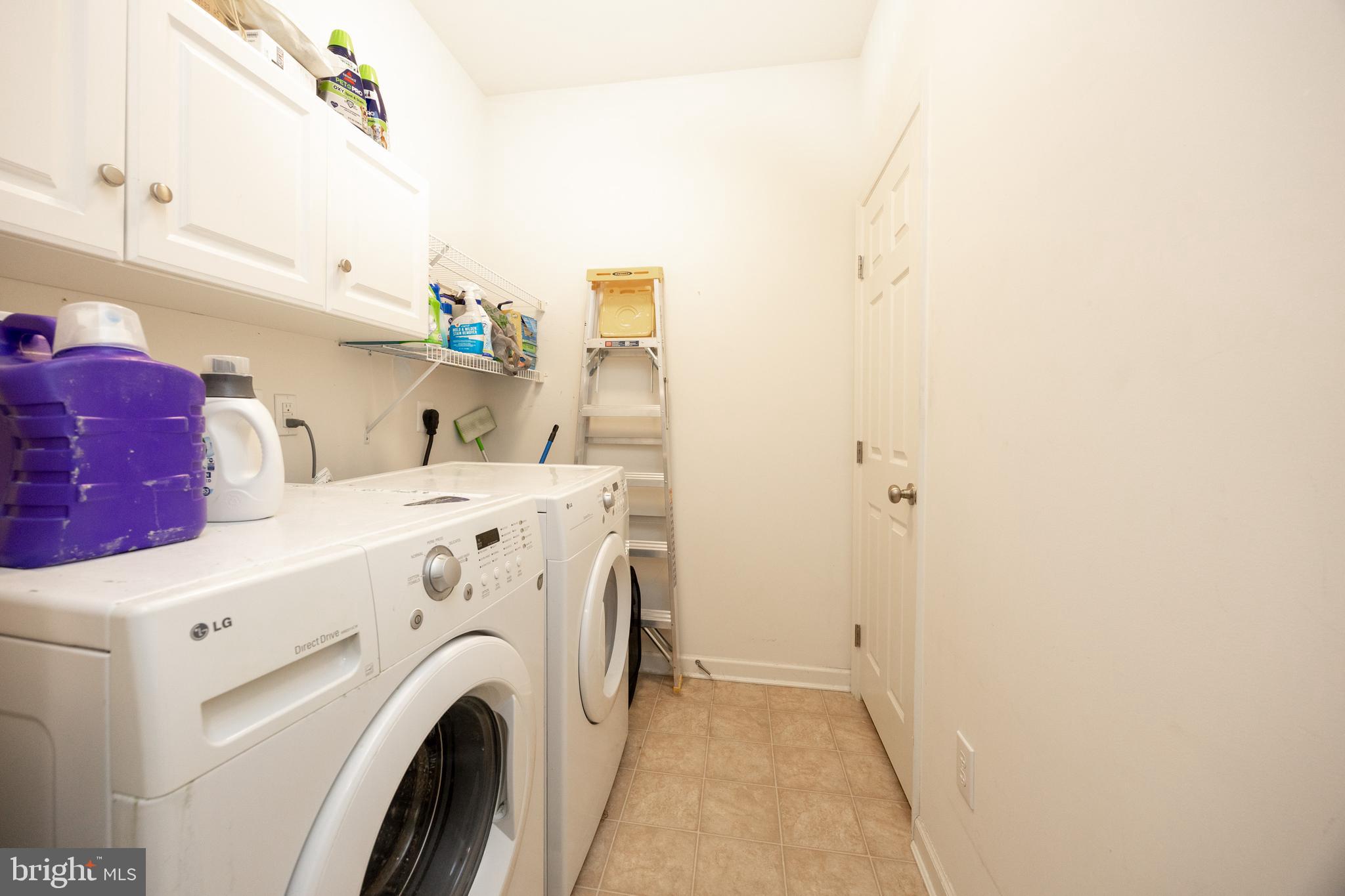 ROUND HILL - Residential