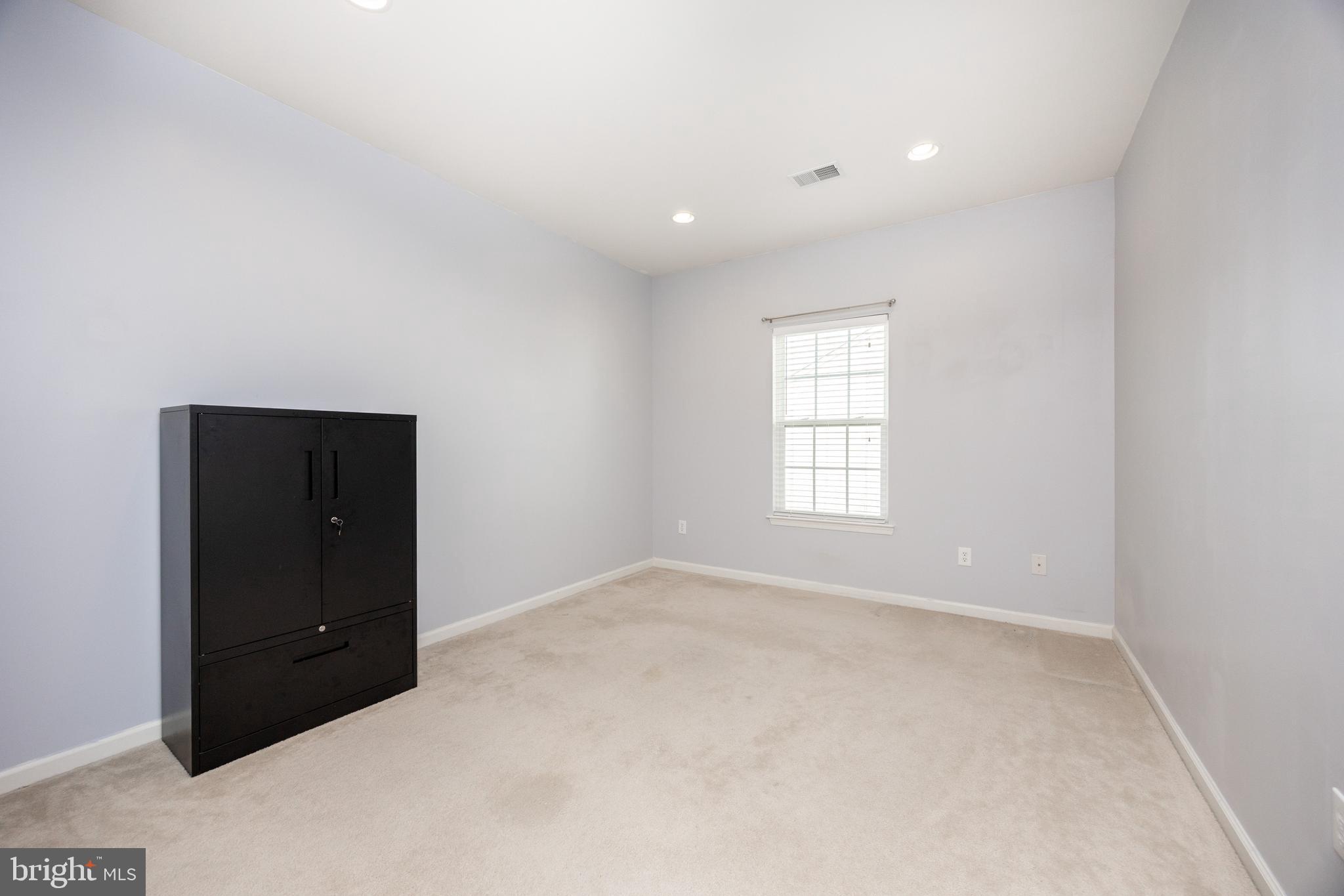 ROUND HILL - Residential