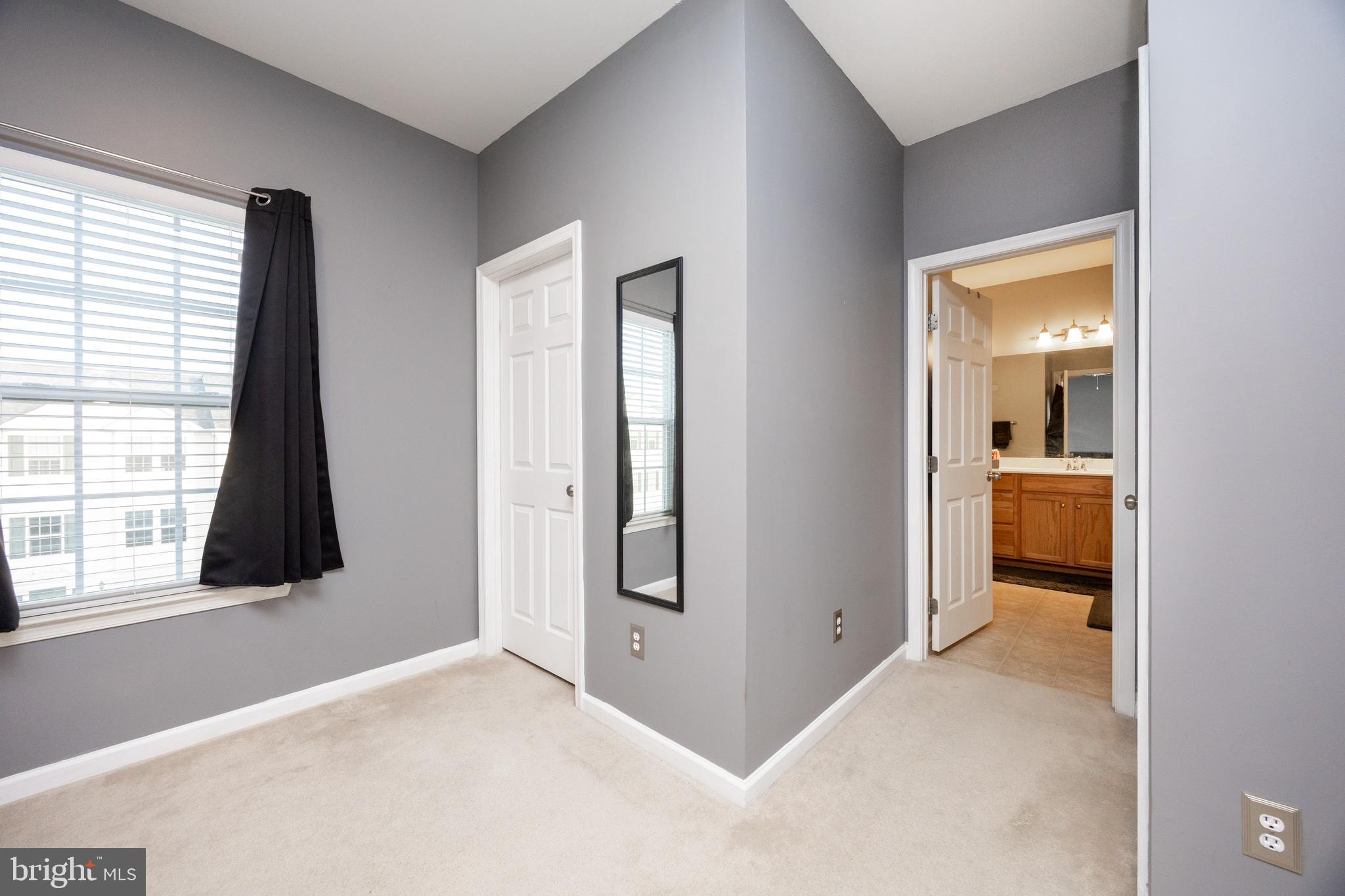 ROUND HILL - Residential