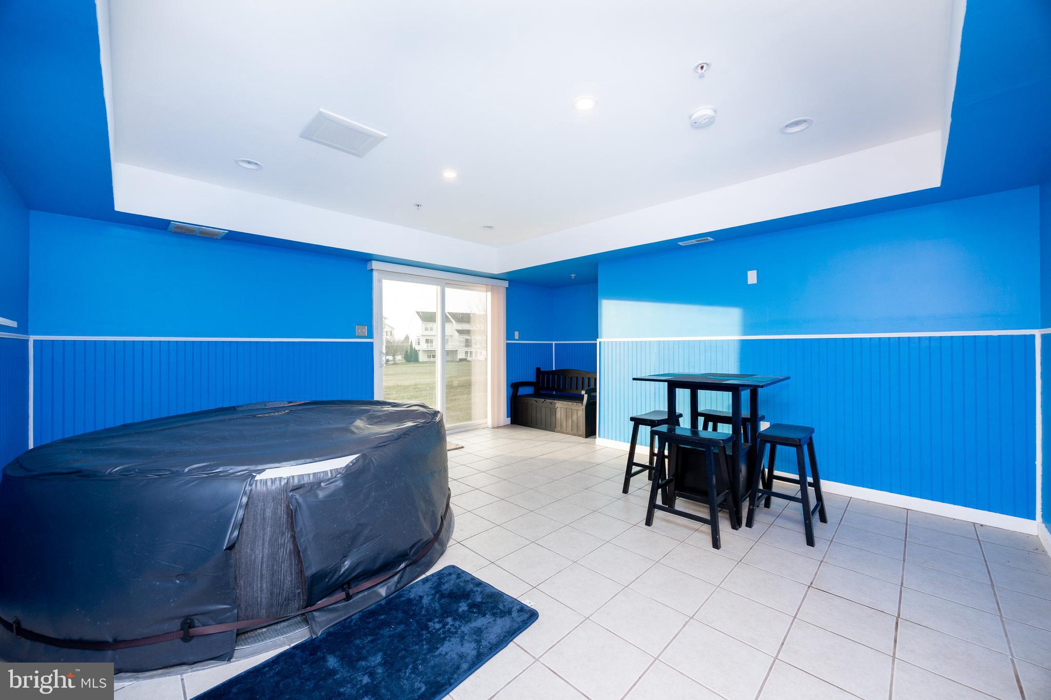 ROUND HILL - Residential