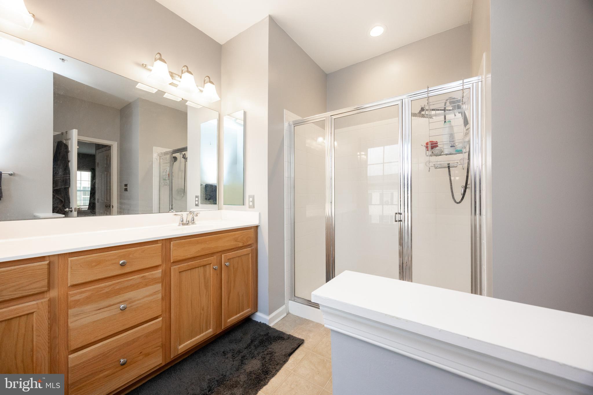 ROUND HILL - Residential