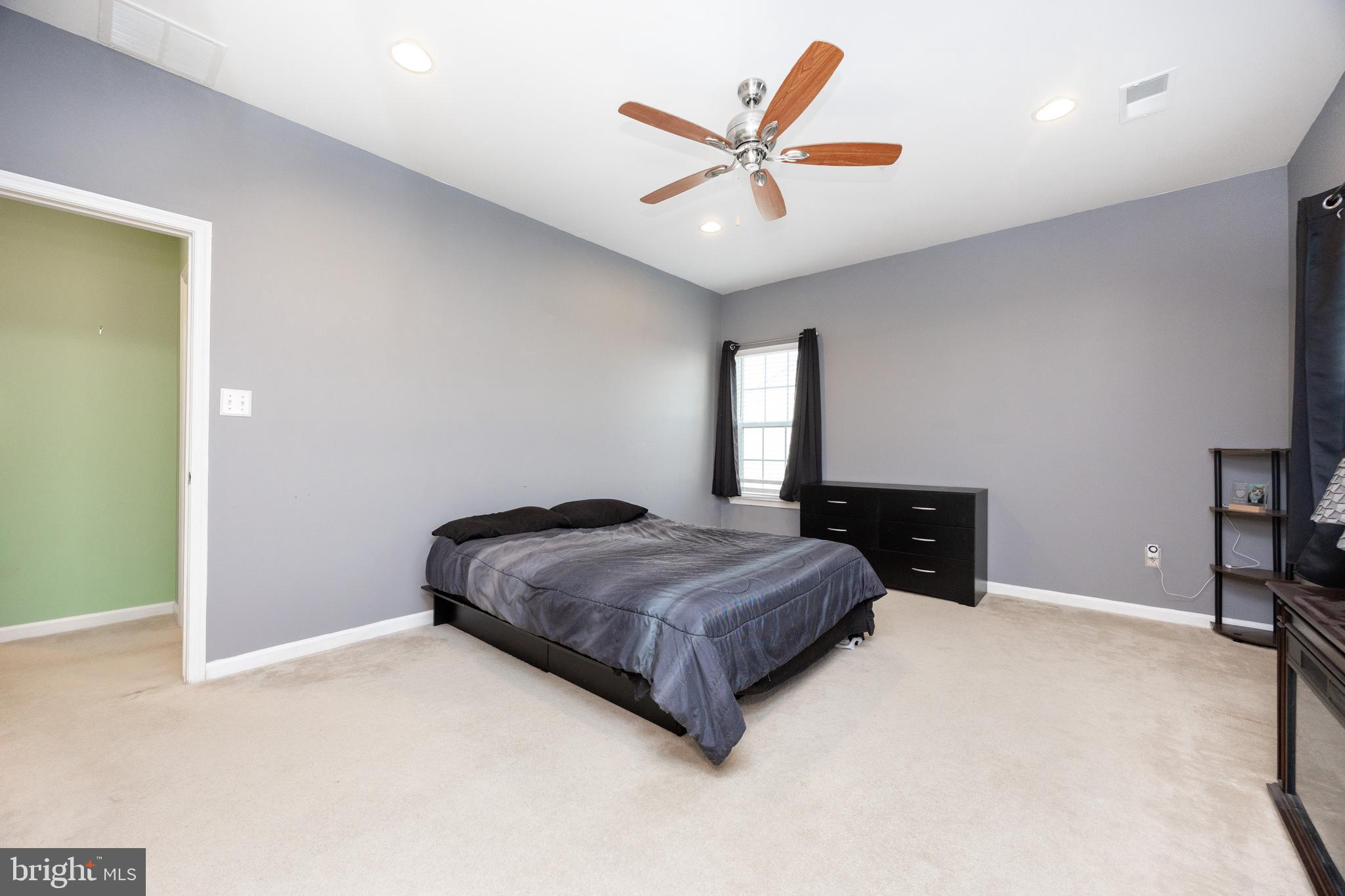 ROUND HILL - Residential