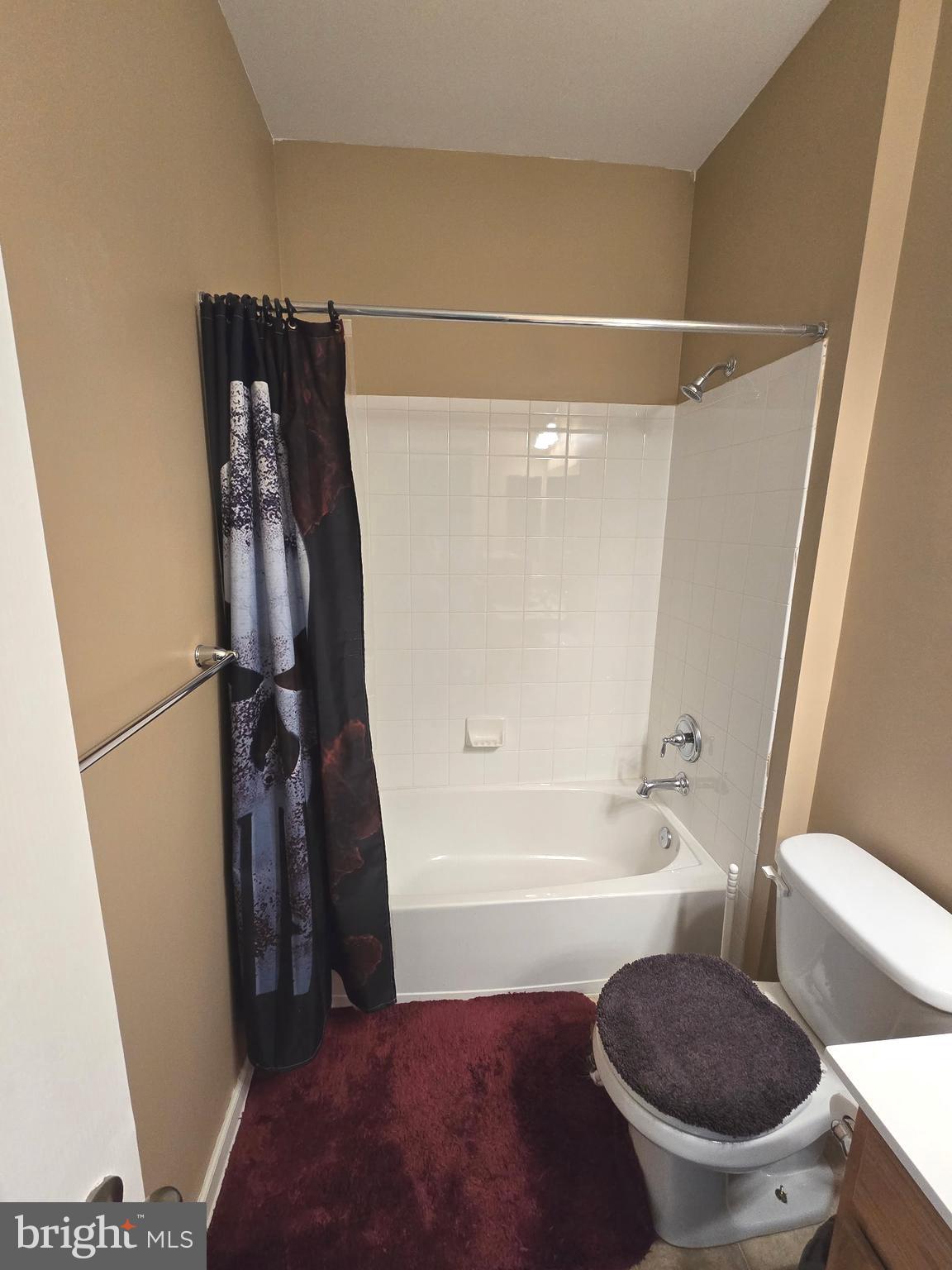 ROUND HILL - Residential