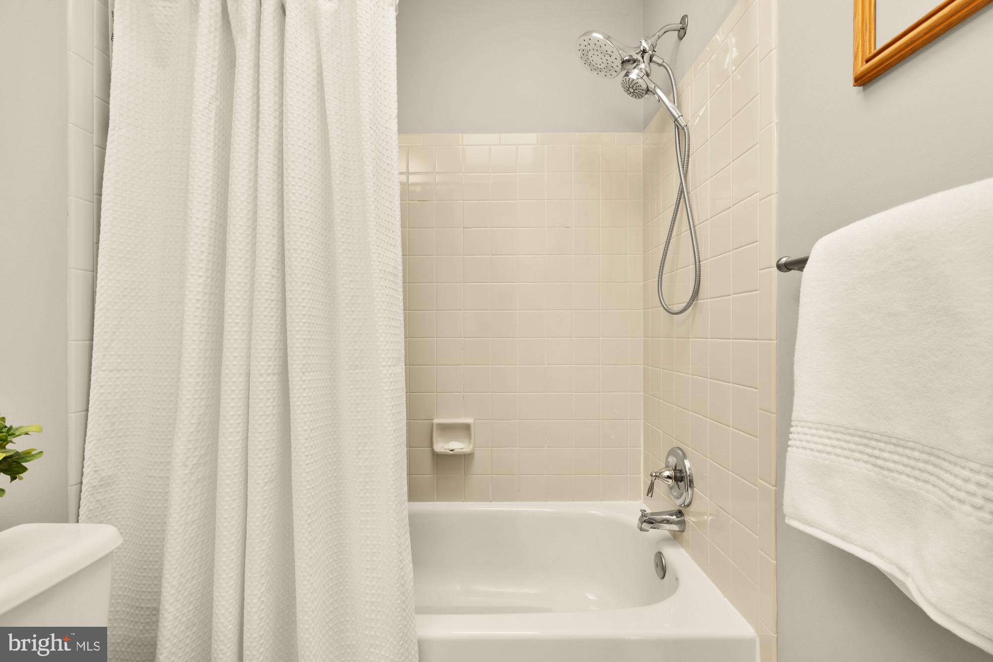 SIXTEENTH ST VILLAGE - Residential