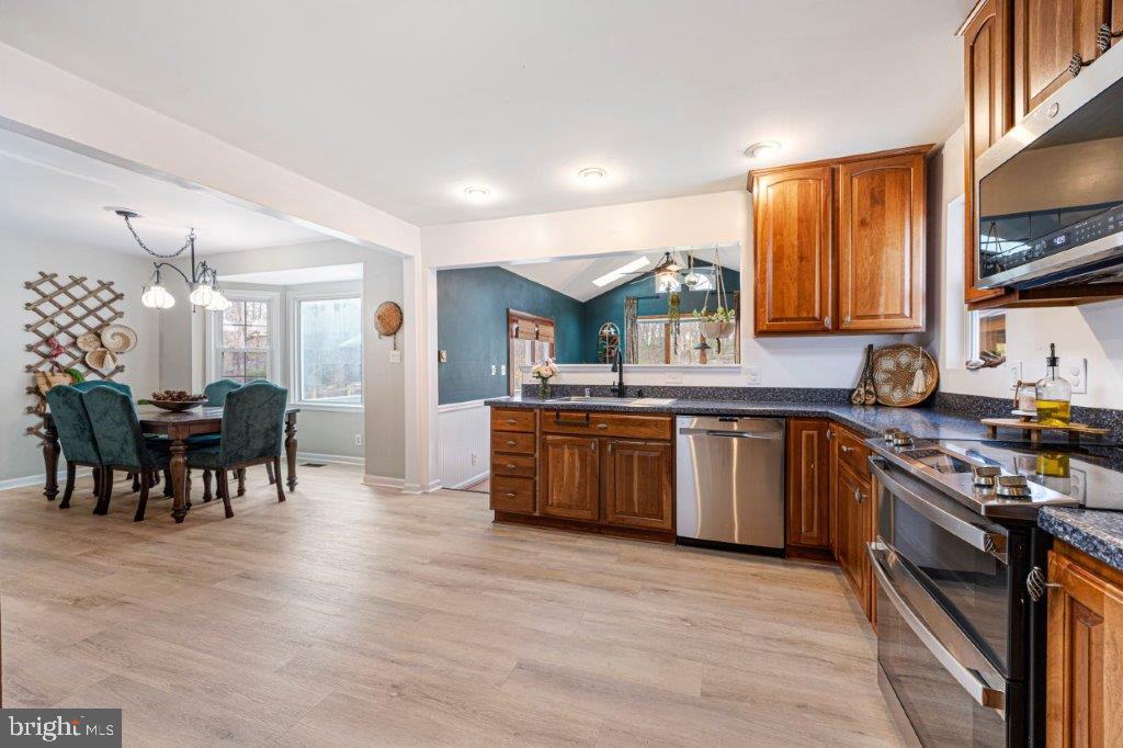 ROLLING HILLS - Residential