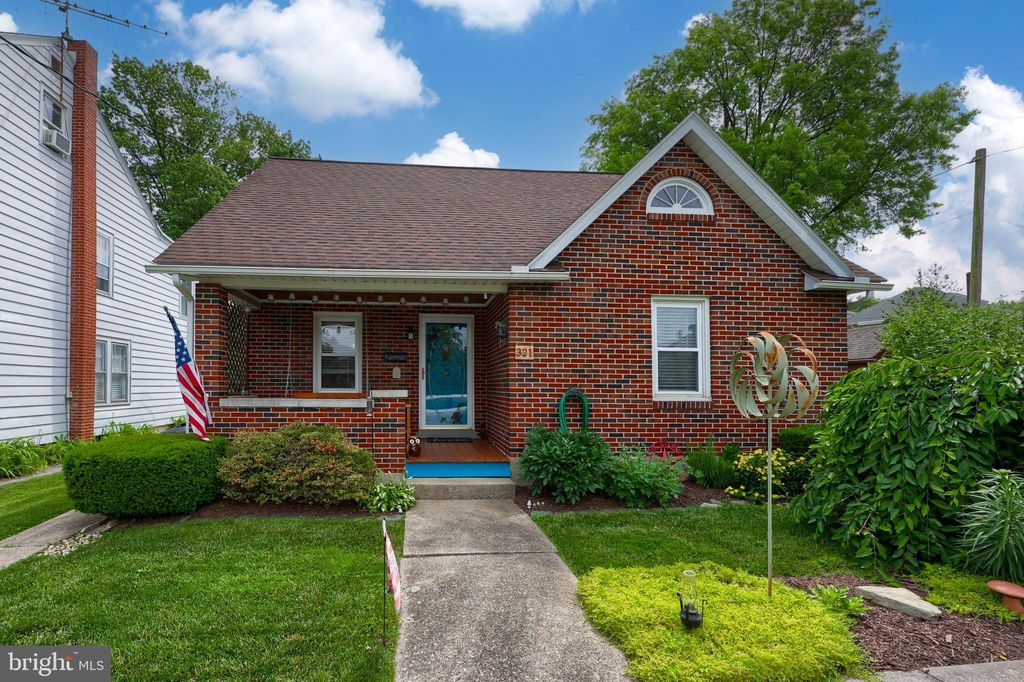 Photo of 321 Linden Street, Lititz, PA 17543 (MLS # PALA2052176)