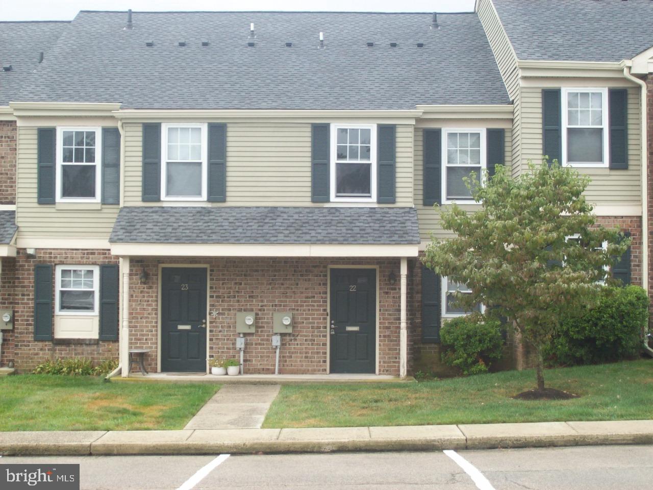Nice 2 bedroom 2 1/2 baths. Kitchen with wooden cabinets, dining room, living room door to back yard, powder room. upper level wit h 2 bedrooms and 2 baths Blue Bell
No pets