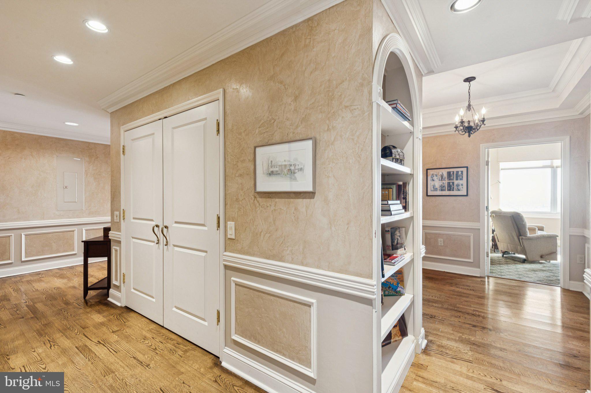 AVENUE OF THE ARTS - Residential