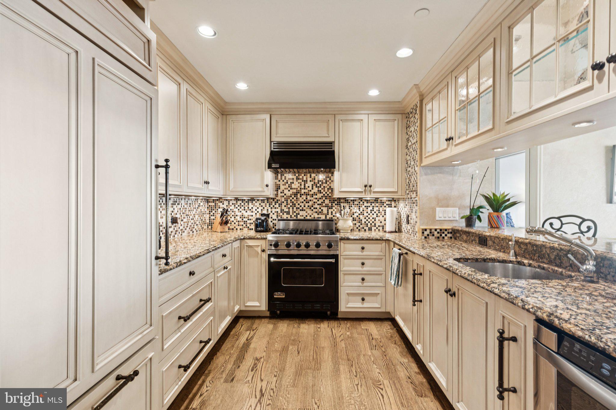 AVENUE OF THE ARTS - Residential